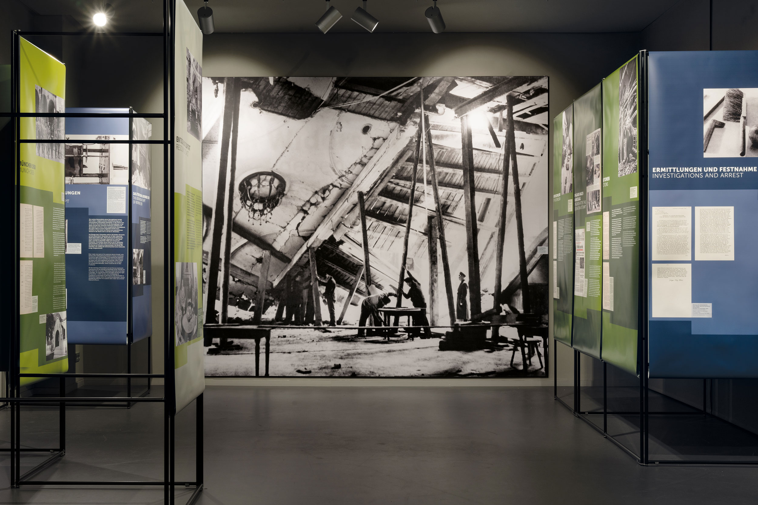 Großes Wandbild mit zerstörtem Bürgerbräukeller
