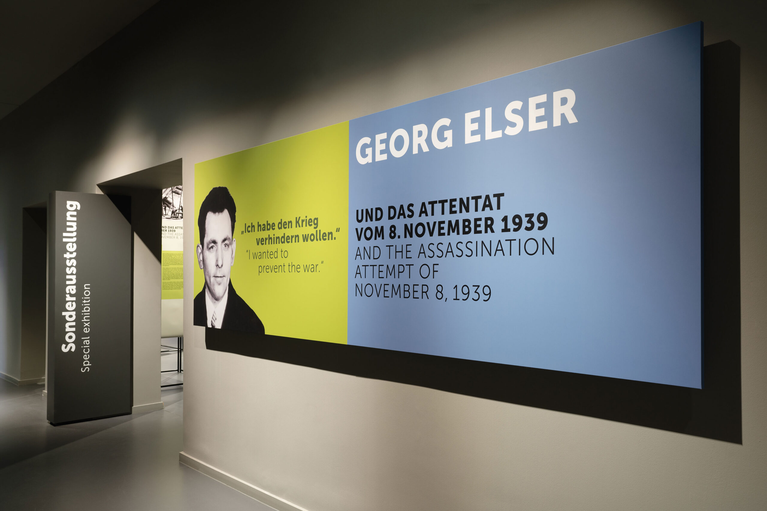 Ausstellungseingang Titel der Sonderausstellung